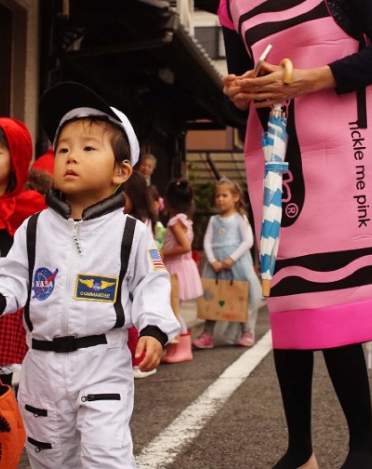 At KIS, we love bringing our community together through a variety of events held throughout the school year. These events are organized by both the school and outside groups and are a great way to celebrate and connect.