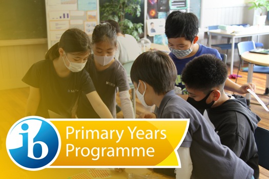 Image of Primary school students during a PYP exhibition